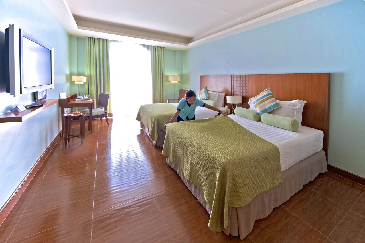 The Lighthouse Marina Resort Olongapo Esterno foto