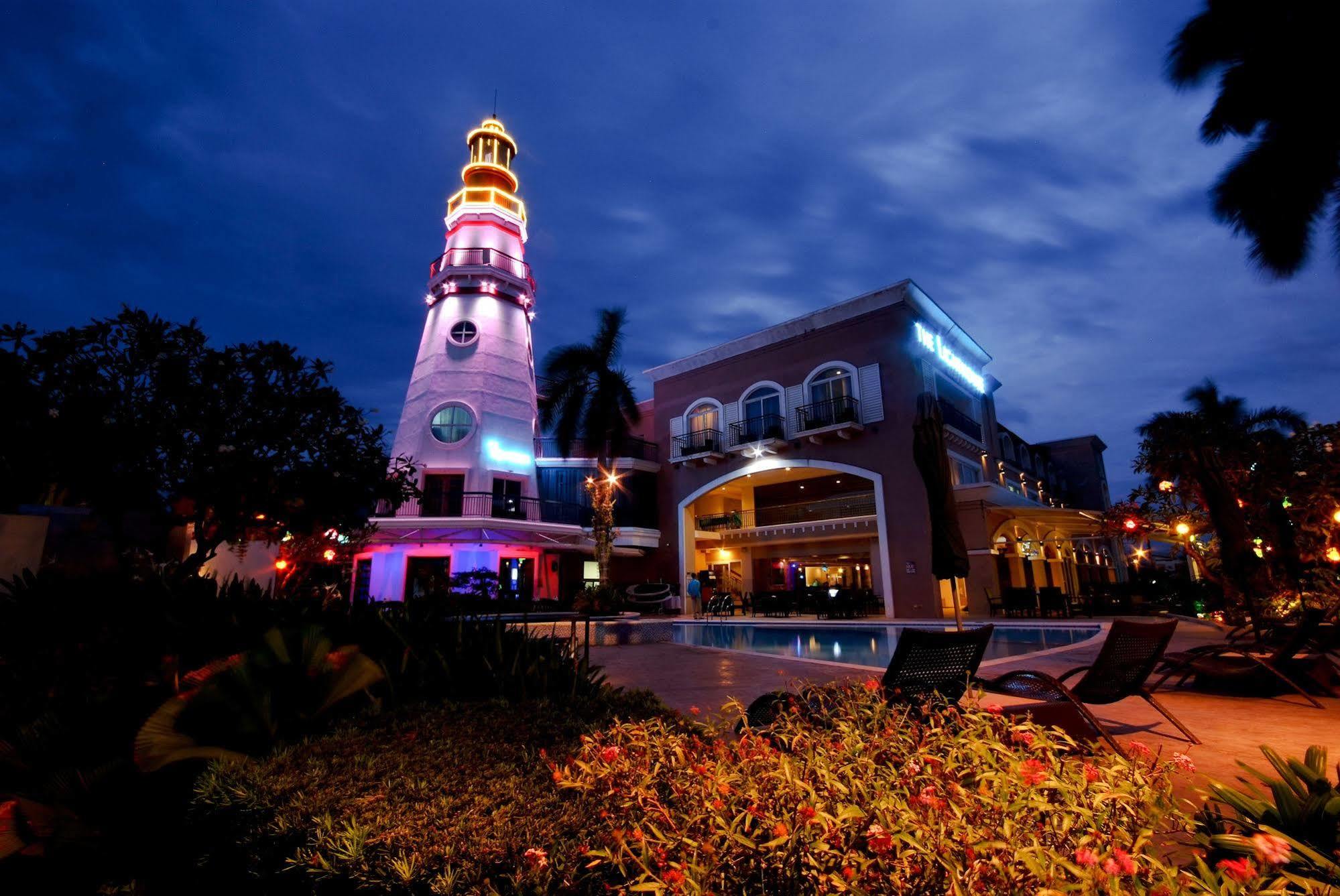 The Lighthouse Marina Resort Olongapo Esterno foto
