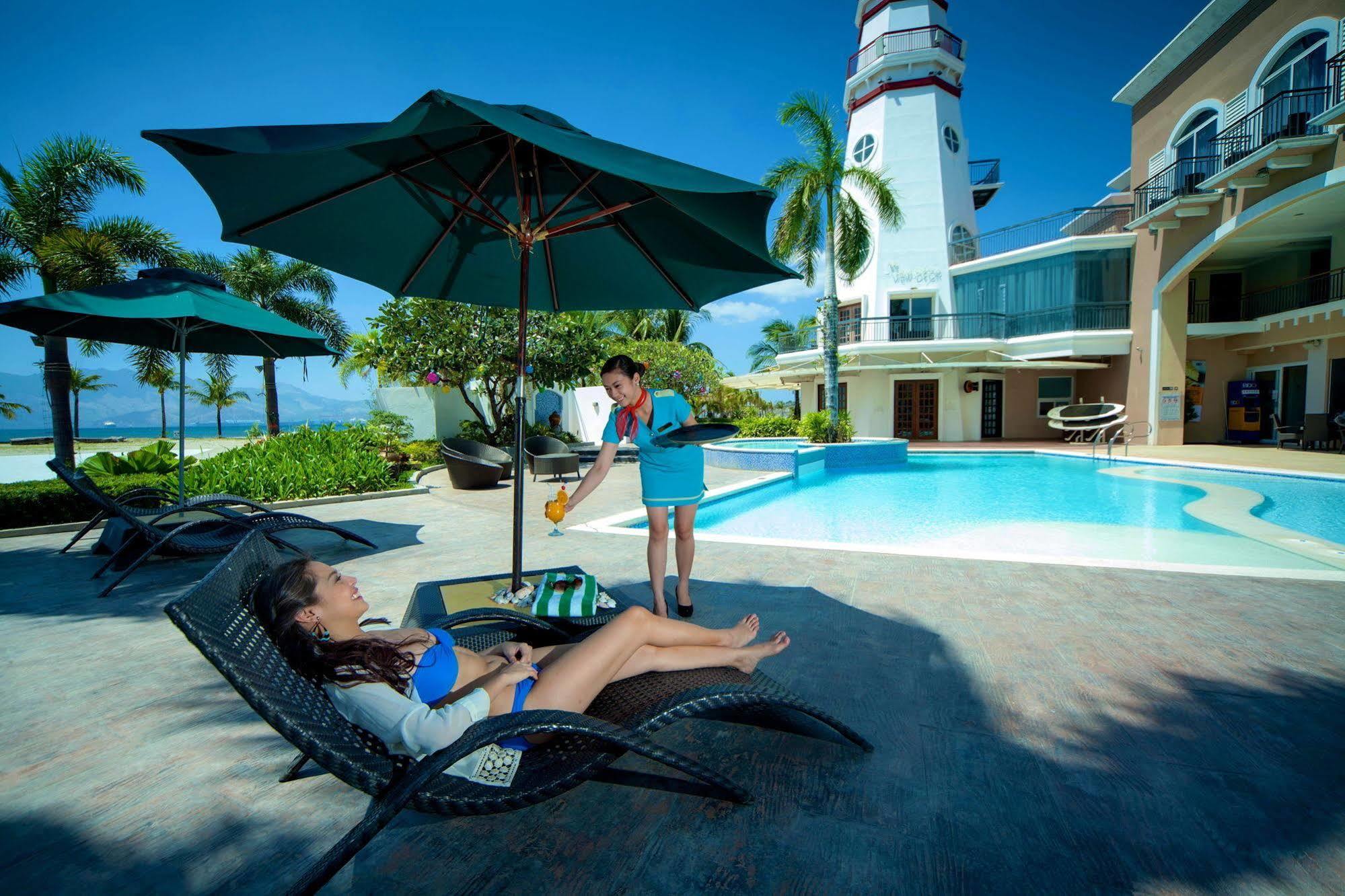 The Lighthouse Marina Resort Olongapo Esterno foto