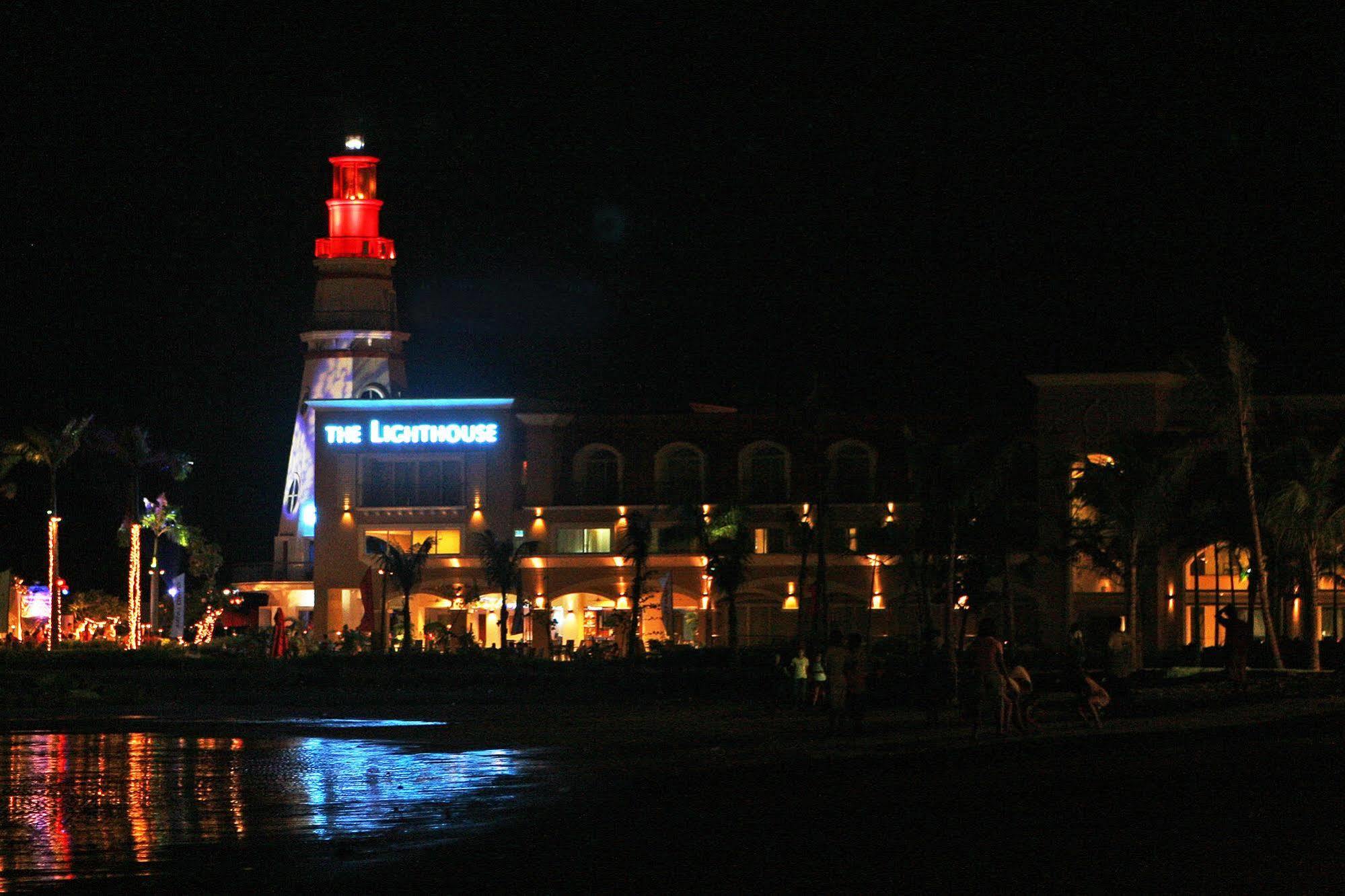The Lighthouse Marina Resort Olongapo Esterno foto