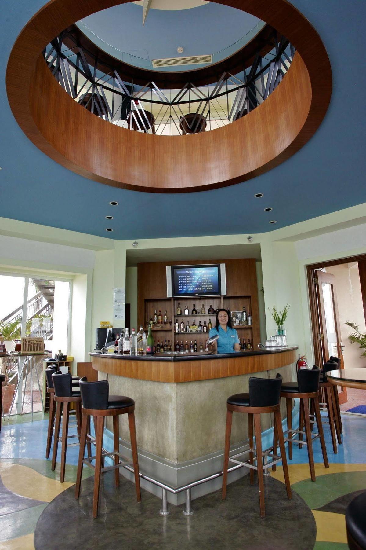 The Lighthouse Marina Resort Olongapo Esterno foto